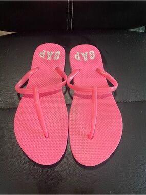 GAP Women's Hot Pink T-Strap Flip Flop Sandals size 9